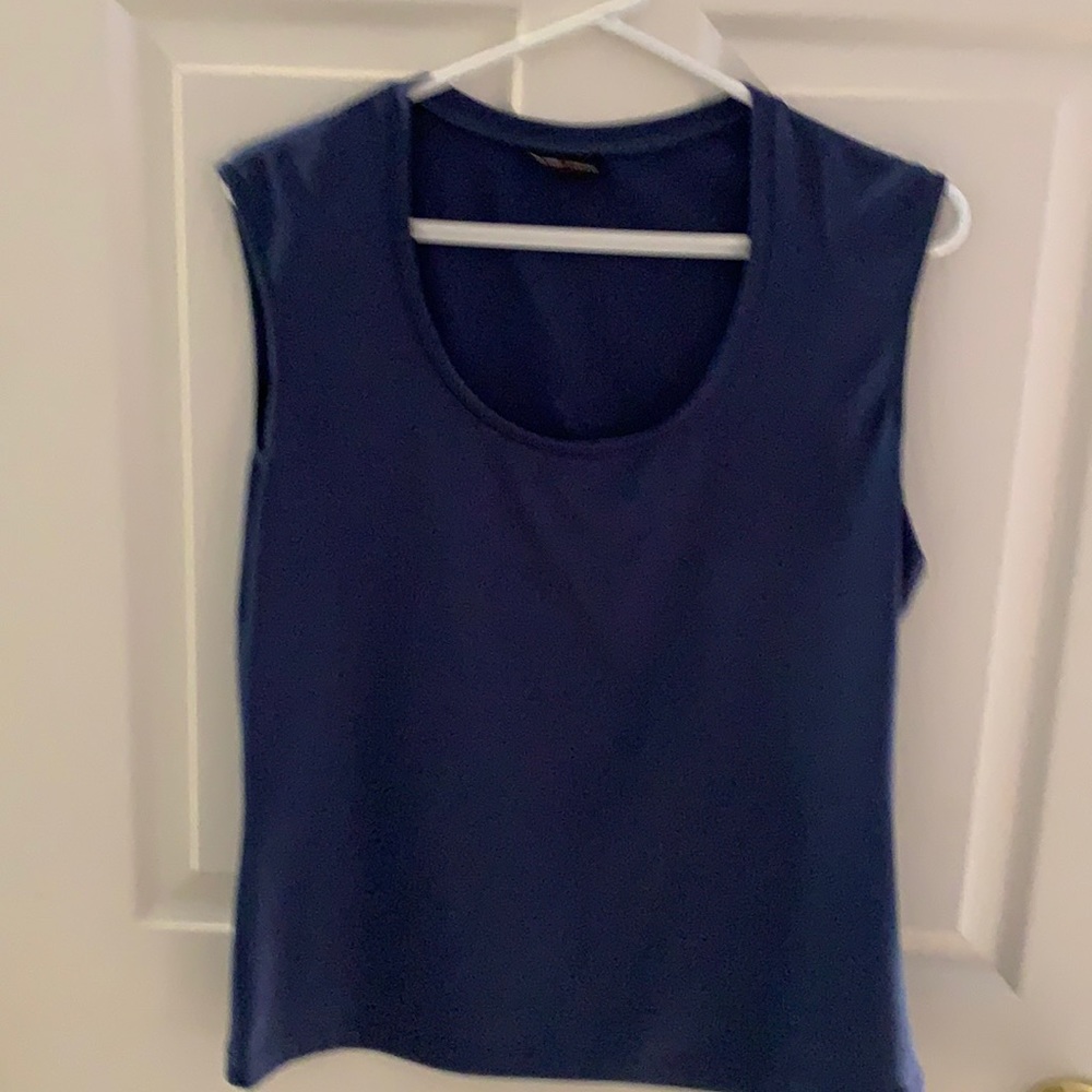 Blue scoop neck sleeveless shirt
